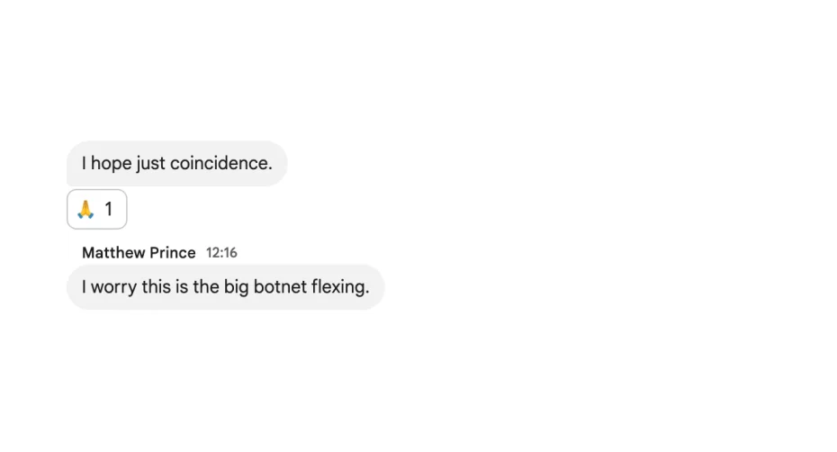 Zrzut ekranu z wewnętrznego chatu Cloudflare z wiadomością ‘I worry this is the big botnet flexing